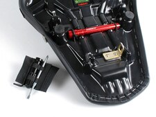 YAMAHA FZ-09 / MT-09 2013-20 - World Sport Performance Seat - Tool and Flashlight
